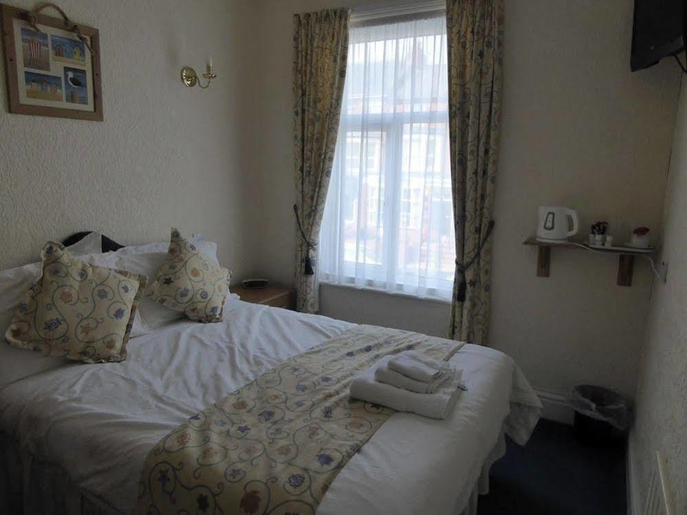 The Berwick - Over 40'S Only Blackpool Dış mekan fotoğraf